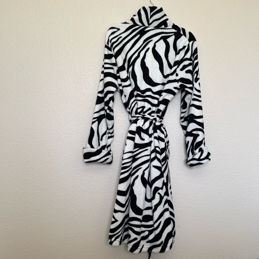 Zebra print long Robe - Picture 2 of 6